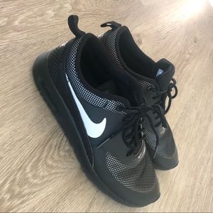 black nike air max thea running/workout shoes